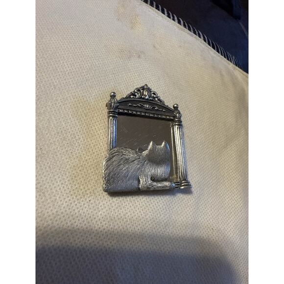 Vintage JJ Jonette Pewter Cat in Mirror Brooch Pin Signed Kitty - Picture 1 of 4